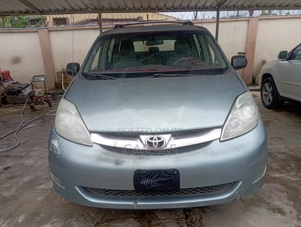Toyota Sienna 2006 Blue