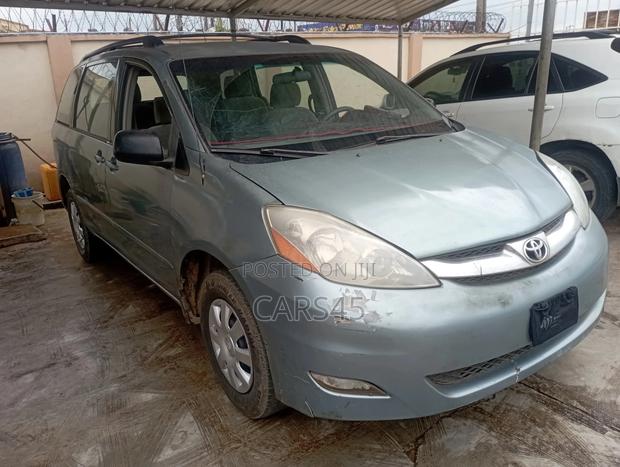 Toyota Sienna 2006 Blue