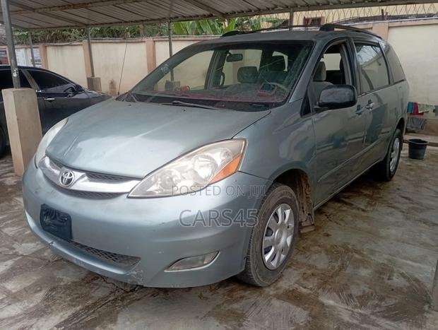 Toyota Sienna 2006 Blue