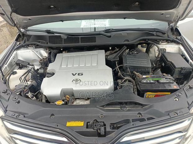 Toyota Venza 2011 Silver
