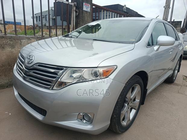 Toyota Venza 2011 Silver