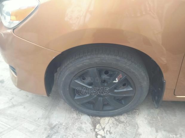 Toyota Matrix 2010 Gold