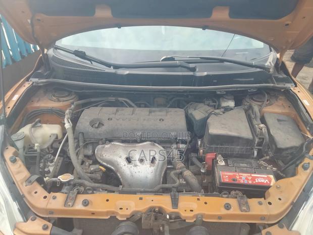 Toyota Matrix 2010 Gold