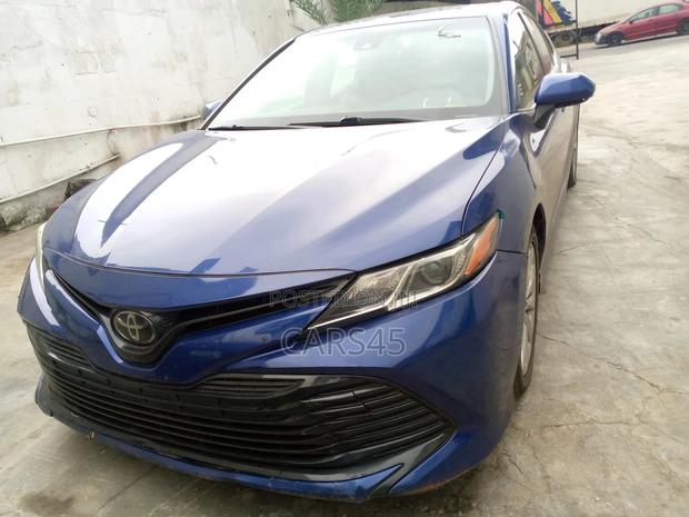 Toyota Camry LE FWD (2.5L 4cyl 8AM) 2018 Blue