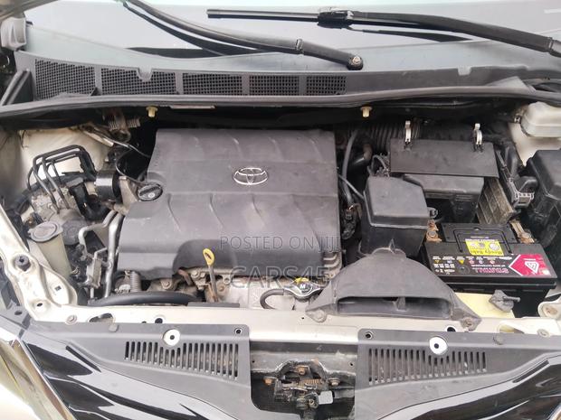 Toyota Sienna 2015 Silver