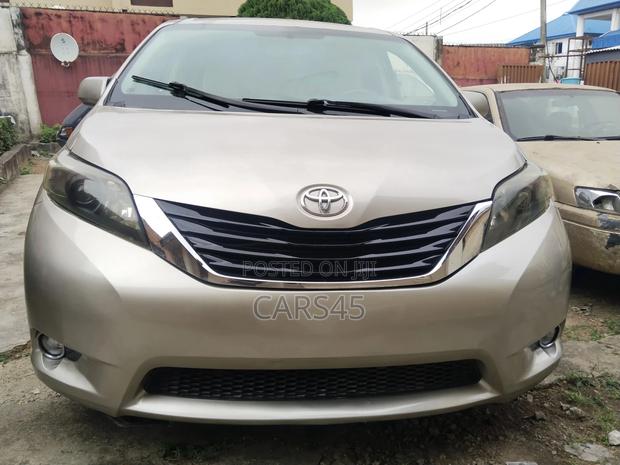 Toyota Sienna 2015 Silver