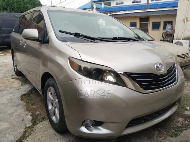 Toyota Sienna 2015 Silver