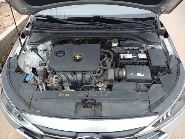 Hyundai Elantra 2019 Silver