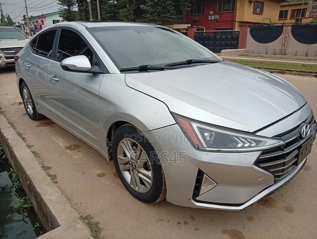 Hyundai Elantra 2019 Silver