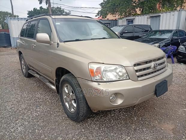 Toyota Highlander 2004 Gold