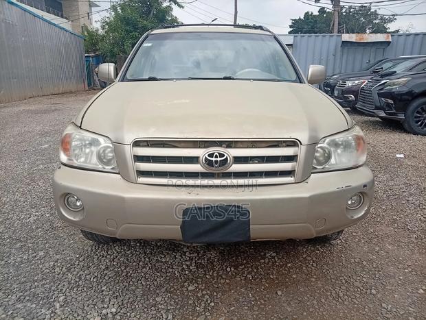 Toyota Highlander 2004 Gold