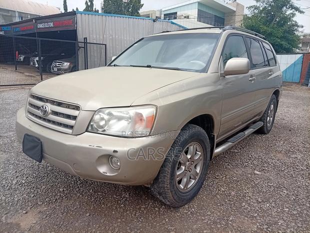 Toyota Highlander 2004 Gold