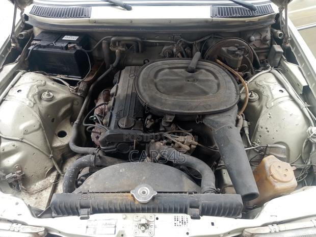 Mercedes-Benz 230E 1991 Green