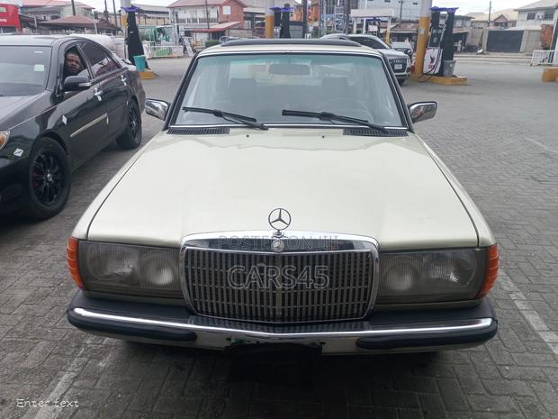 Mercedes-Benz 230E 1991 Green