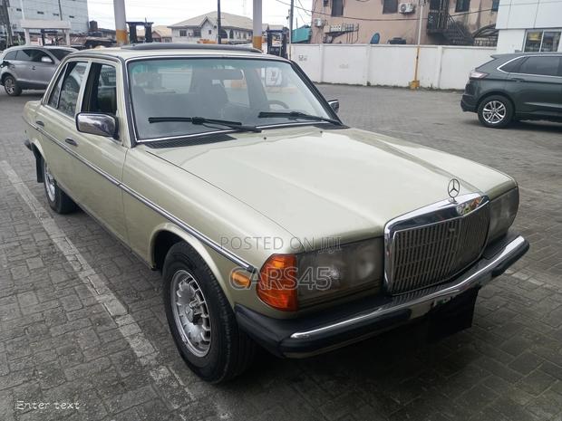 Mercedes-Benz 230E 1991 Green