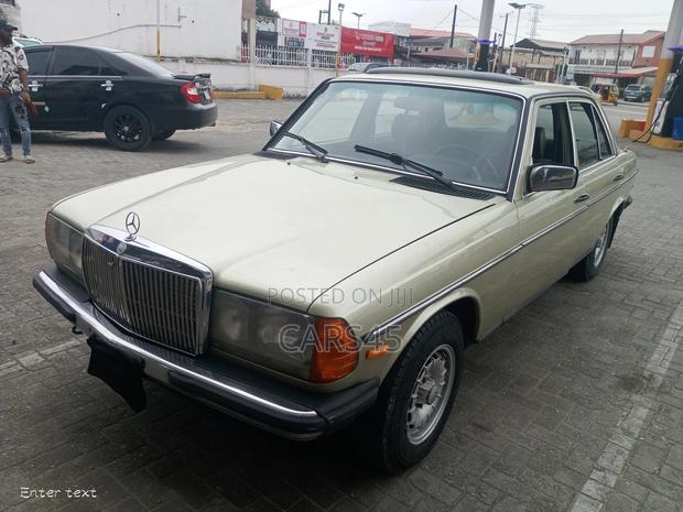 Mercedes-Benz 230E 1991 Green