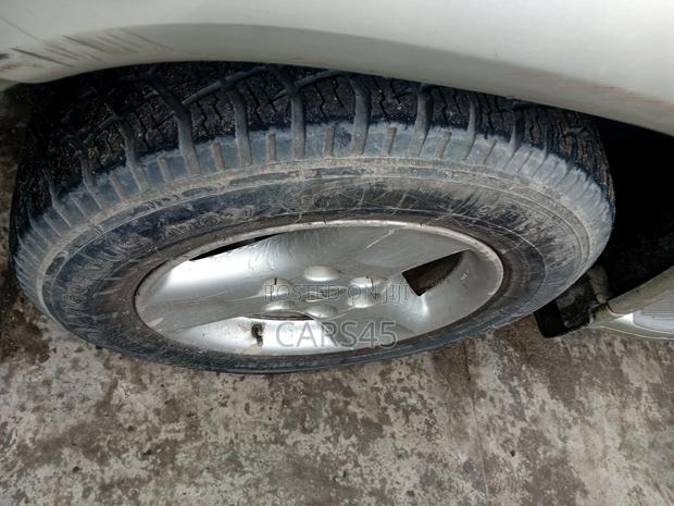 Infiniti QX4 2002 White