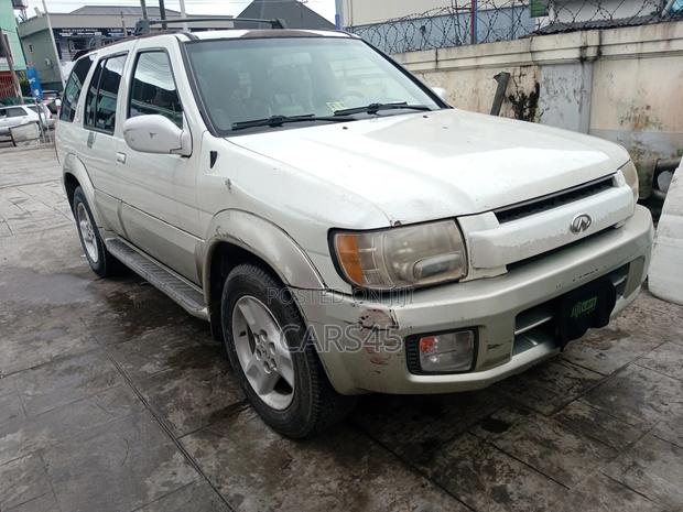Infiniti QX4 2002 White