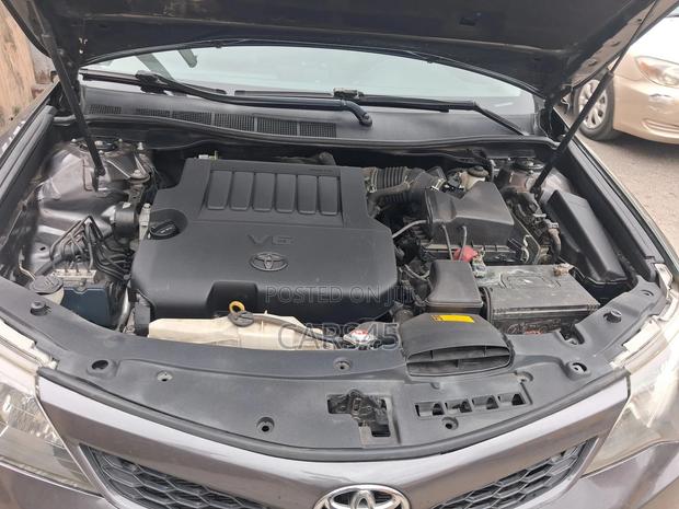 Toyota Camry SE V6 4dr Sedan (3.5L 6cyl 6A) 2013 Gray