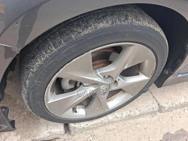 Toyota Camry SE V6 4dr Sedan (3.5L 6cyl 6A) 2013 Gray