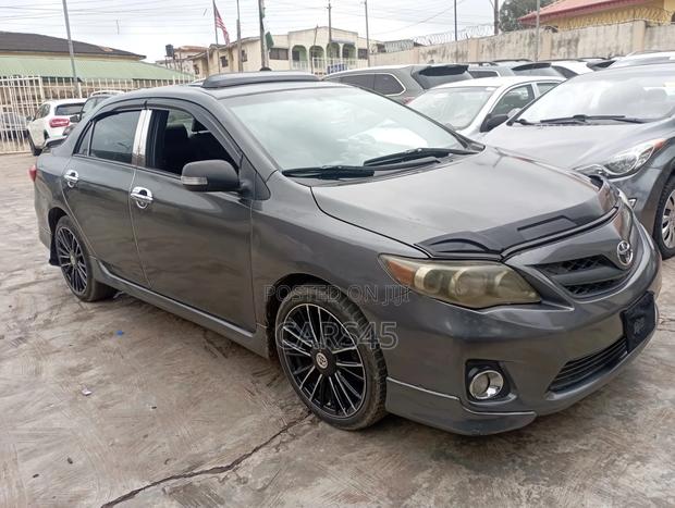 Toyota Corolla 2012 Gray