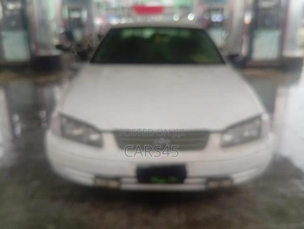 Toyota Camry 2000 White