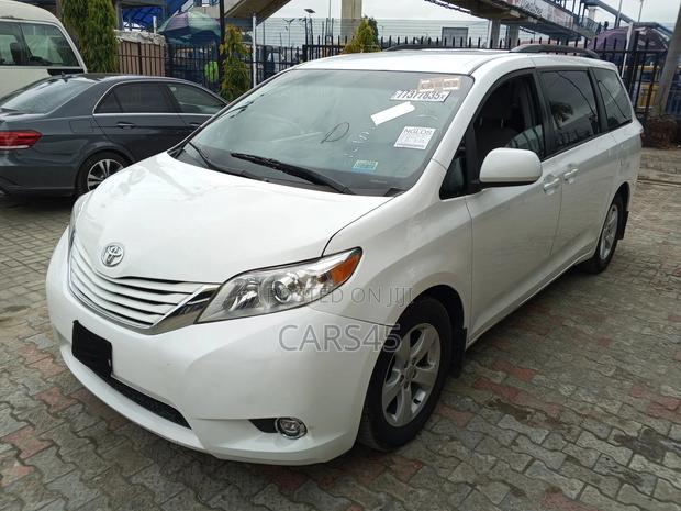 Toyota Sienna 2017 White
