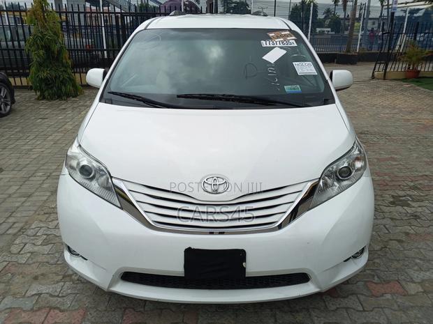 Toyota Sienna 2017 White