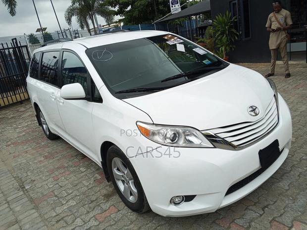 Toyota Sienna 2017 White
