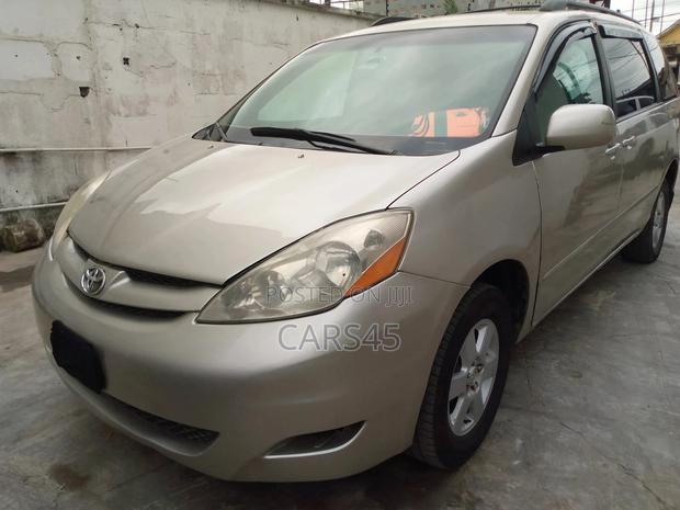 Toyota Sienna XLE FWD 2006 Silver
