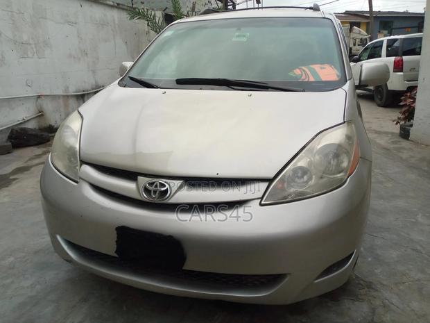 Toyota Sienna XLE FWD 2006 Silver