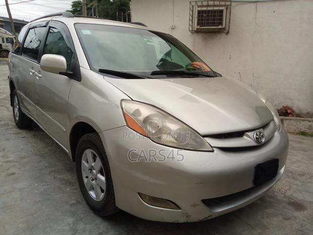 Toyota Sienna XLE FWD 2006 Silver