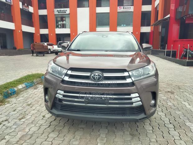 Toyota Highlander 2019 Brown