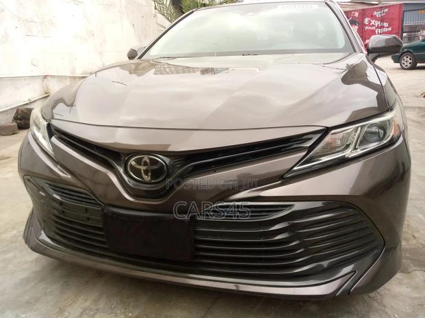 Toyota Camry 2018 Brown