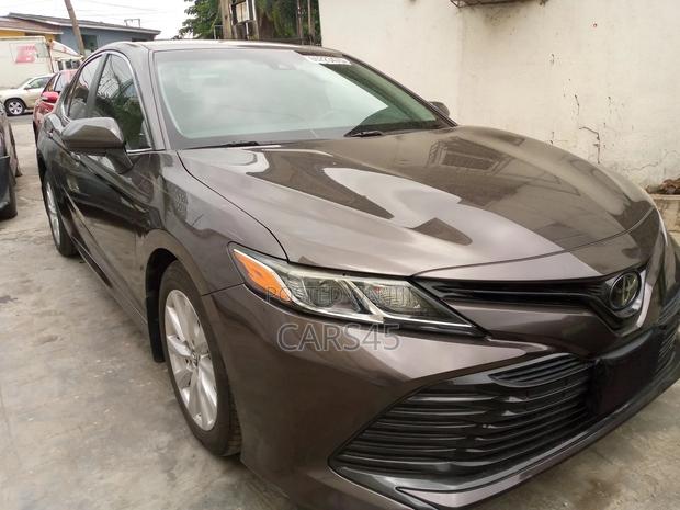 Toyota Camry 2018 Brown