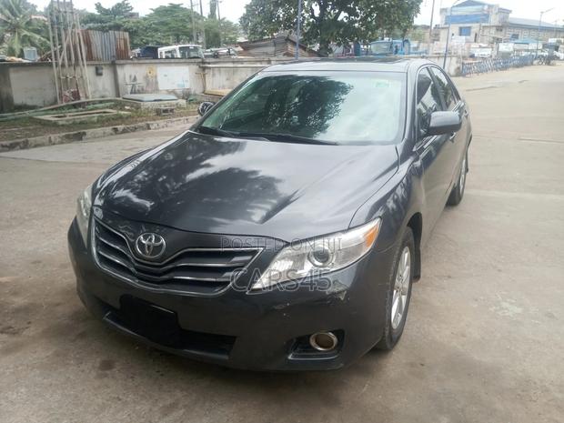 Toyota Camry 2011 Gray