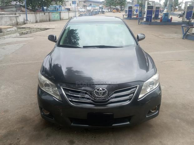 Toyota Camry 2011 Gray