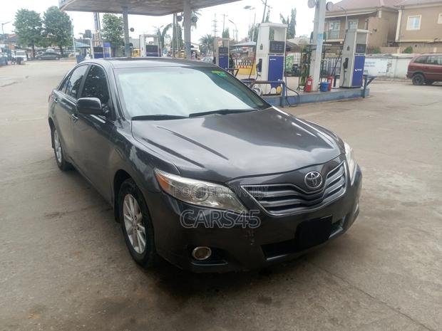 Toyota Camry 2011 Gray