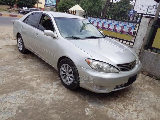 Toyota Camry 2005 Silver