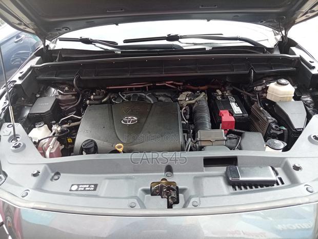 Toyota Highlander 2021 Gray