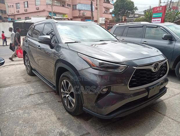 Toyota Highlander 2021 Gray