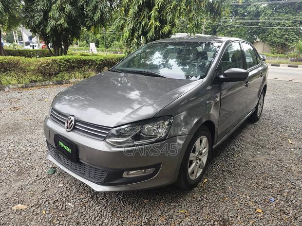 Volkswagen Polo 2013 Gray