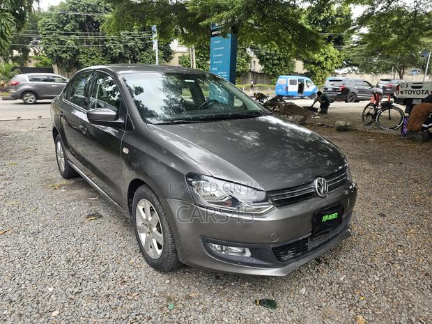 Volkswagen Polo 2013 Gray