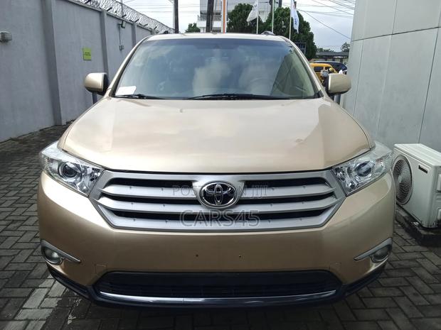 Toyota Highlander Limited 2012 Gold
