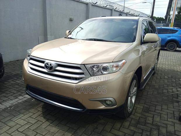 Toyota Highlander Limited 2012 Gold