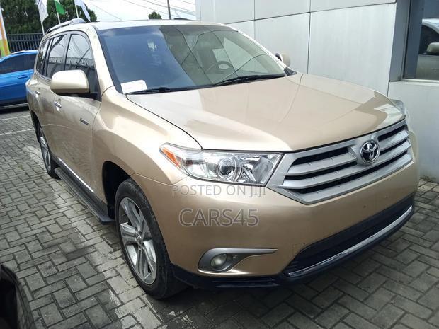 Toyota Highlander Limited 2012 Gold