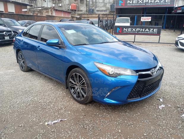 Toyota Camry 2016 Blue