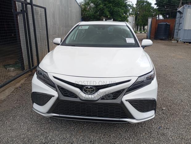 Toyota Camry 2019 White