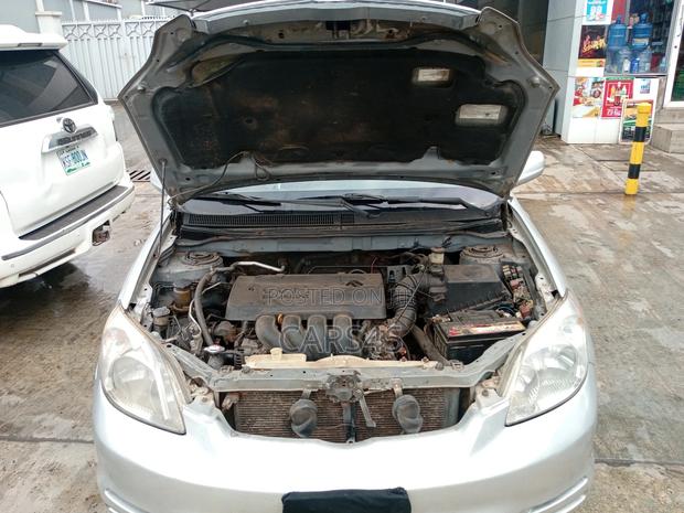 Toyota Matrix 2004 Silver