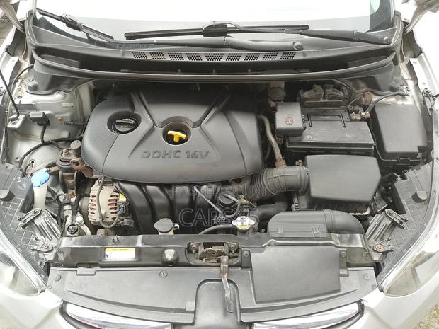 Hyundai Elantra 2013 Silver